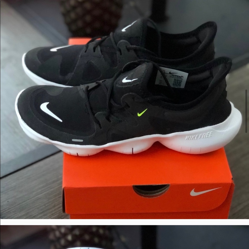 Nike Women Free Run 5.0 Black White Running Shoes